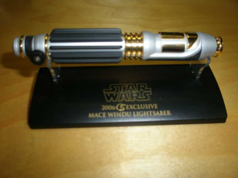 Mace Windu - Attack of the Clones - 2006 Collectors Society Edition);