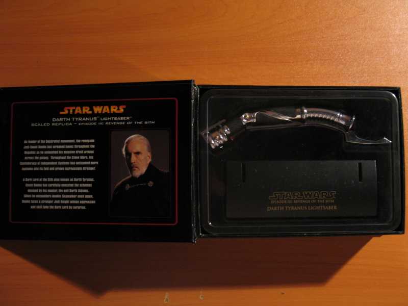 Count Dooku - Attack of the Clones - Scaled Replica);