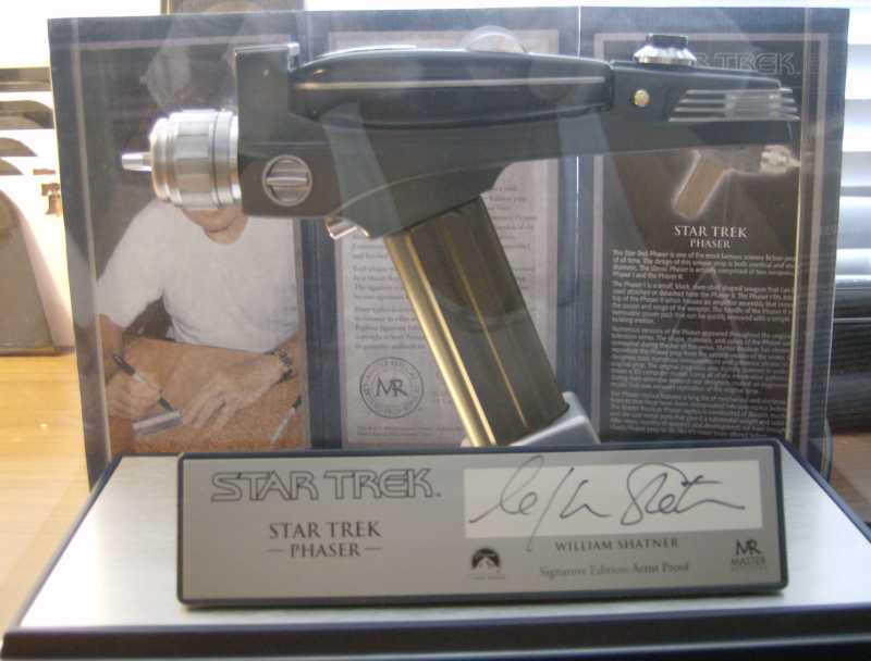 Phaser - Star Trek - The Original Series - William Shatner Signature Edition